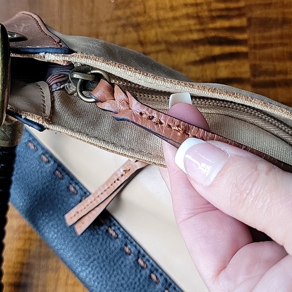 The Sak Indio color block Tan and Black Shoulder Bag - Picture 5 of 10